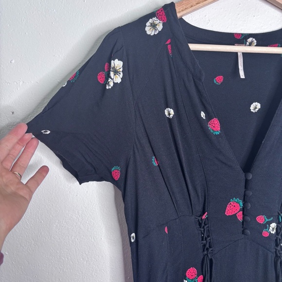 Free People Dream Girl Lace Up Strawberry Mini Dress Size 8 EUC - Picture 4 of 12